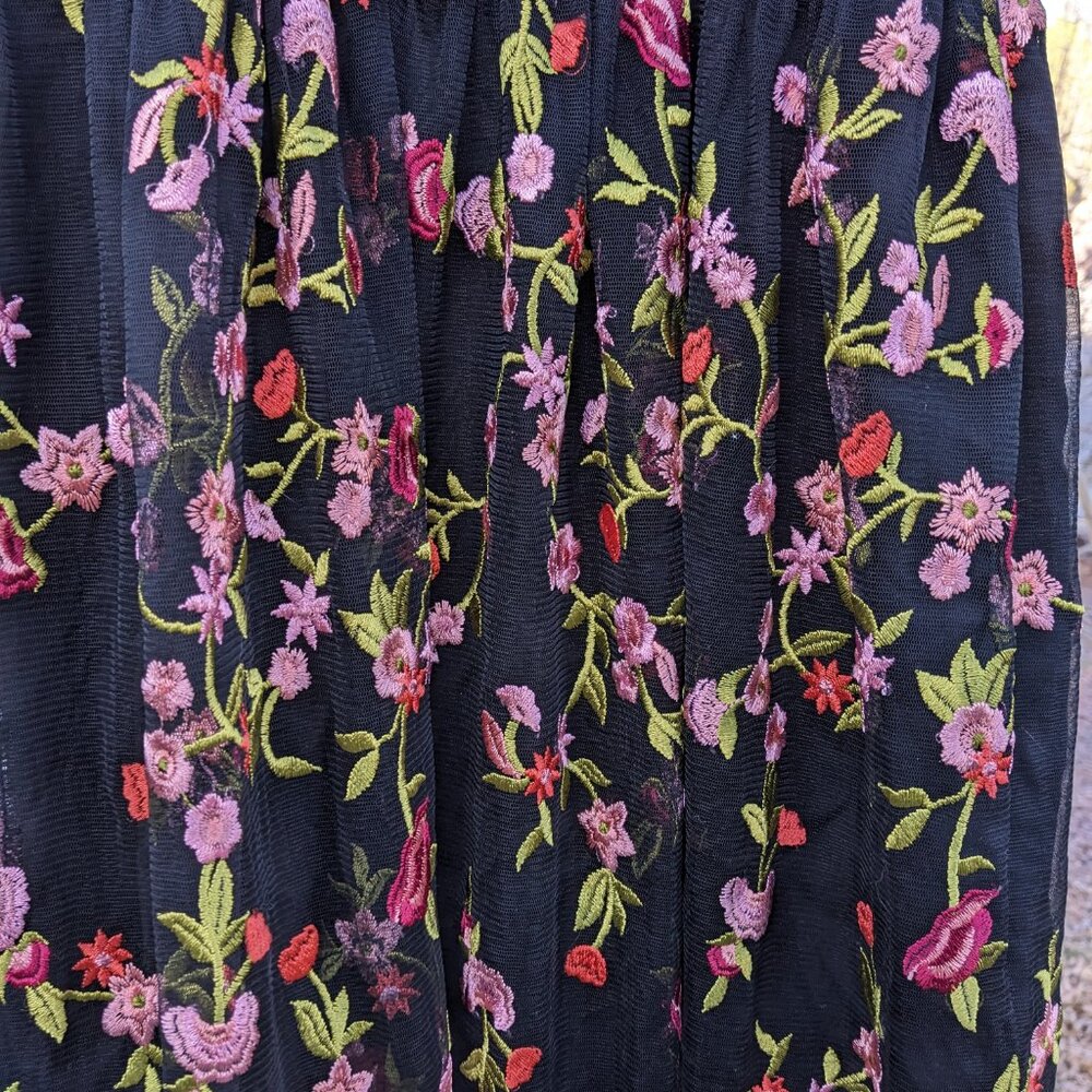 Summer SALE Beautiful Embroidered Floral Dress - Picture 3 of 7